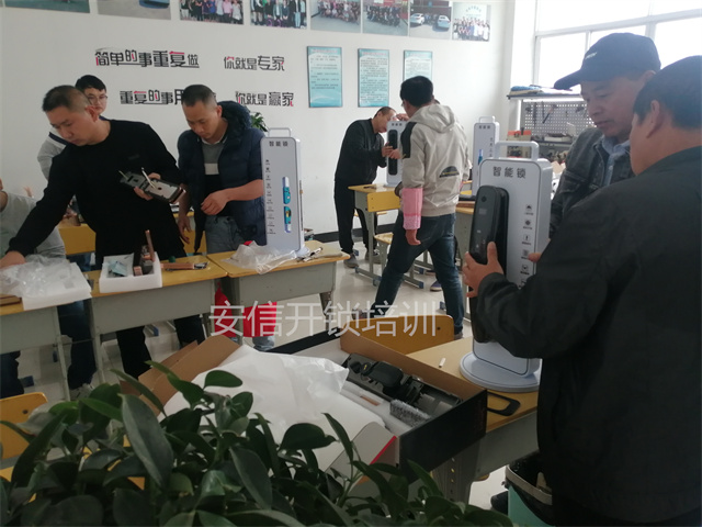 张掖学开锁技术，有锁匠培训学校吗？