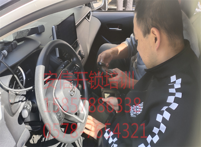 白银学汽车解码学习基地